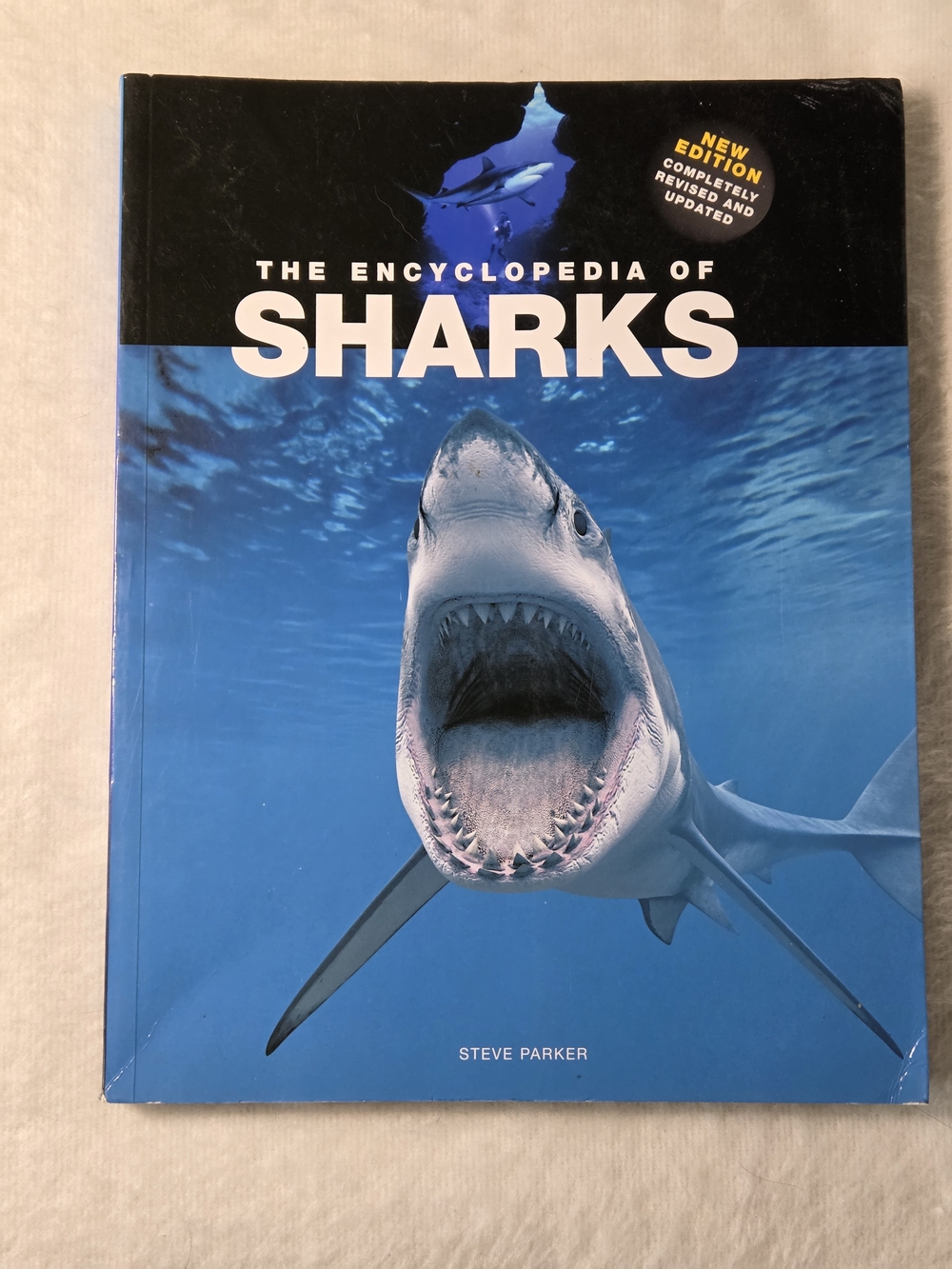 📘The Encyclopedia of Sharks by Steve Parker Over 200 Photos and Drawings